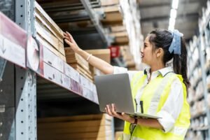Stock propre, dropshipping ou fabrication à la commande : ce que chaque modèle change vraiment