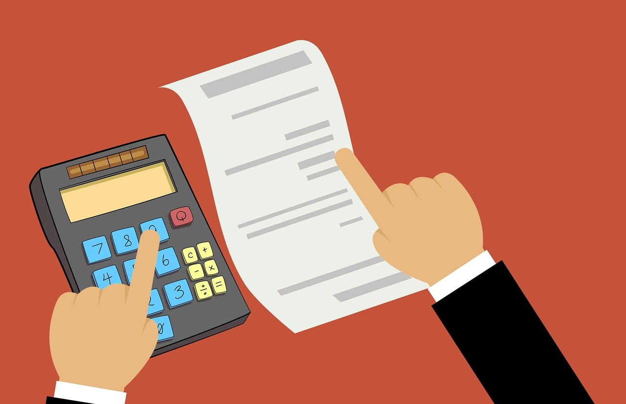 Illustration d’une facture et d’une calculatrice pour expliquer le rôle d’une PDP dans la facturation électronique
